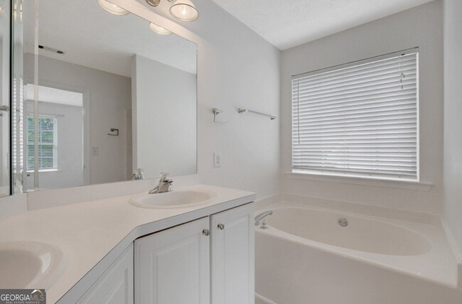 Building Photo - 77 Crescent St