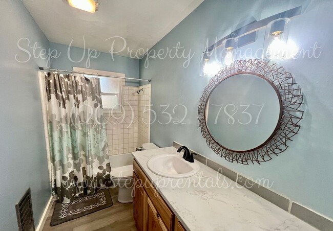 Building Photo - Updated 2-Bed, 2-Bath Home with Bonus Room...