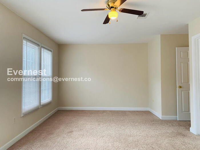 Building Photo - 12132 Salemtown Dr