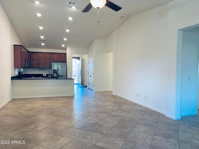 Building Photo - 3273 S Miller Dr