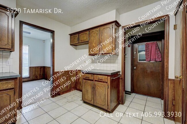 Building Photo - 3920 Tamarisk Dr