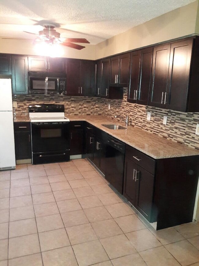 Primary Photo - 20 Glenwood Dr