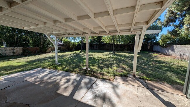 Building Photo - Less Than 1 Mile to ASU! 3 Bed / 2 Bath with Bonus room that can be an office or 4th bedroom!