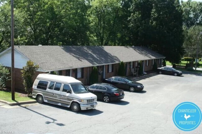 Building Photo - 115 Florence St