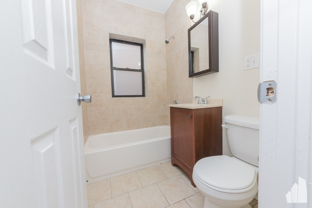 Building Photo - 563 W Arlington Pl