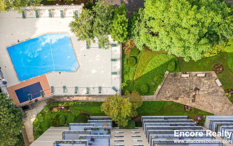 Building Photo - 80 Monmouth St