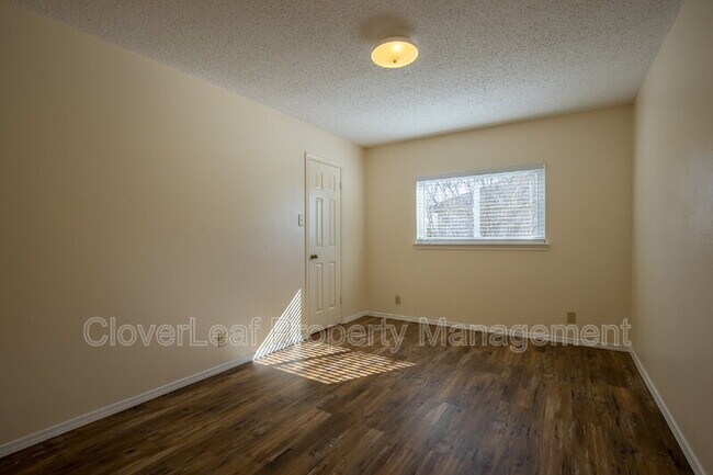 Building Photo - 1045 Stone Trail