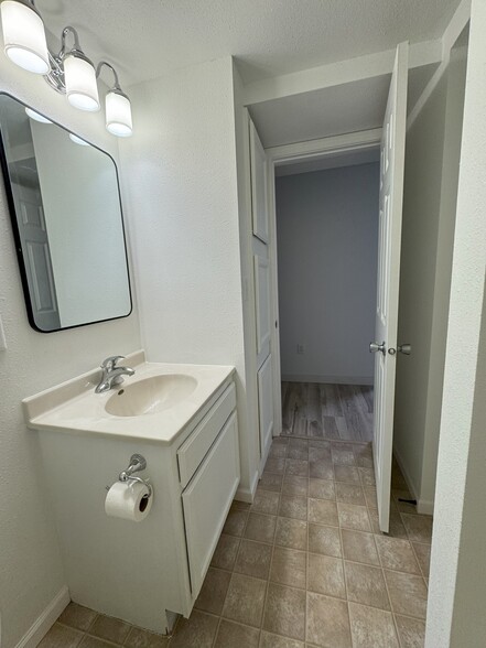 Bathroom - 825 11th Ave W