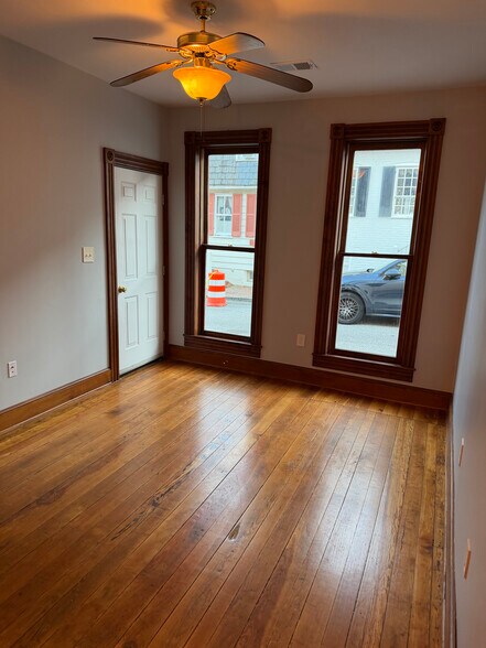 Lving - 50 Cornhill St