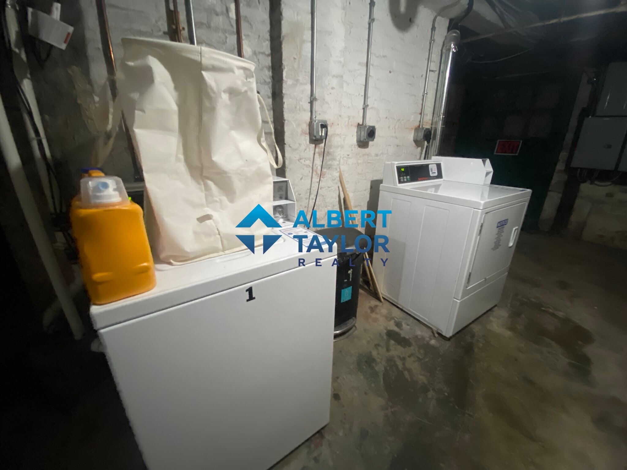 Building Photo - 172 Endicott St