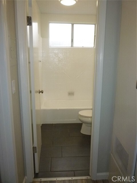 Building Photo - 15910 Harvard Blvd