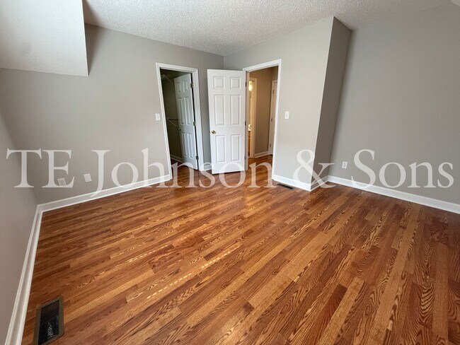 Building Photo - Spacious 3 Bedroom Home with Primary Suite on Main Level in Camden Forest