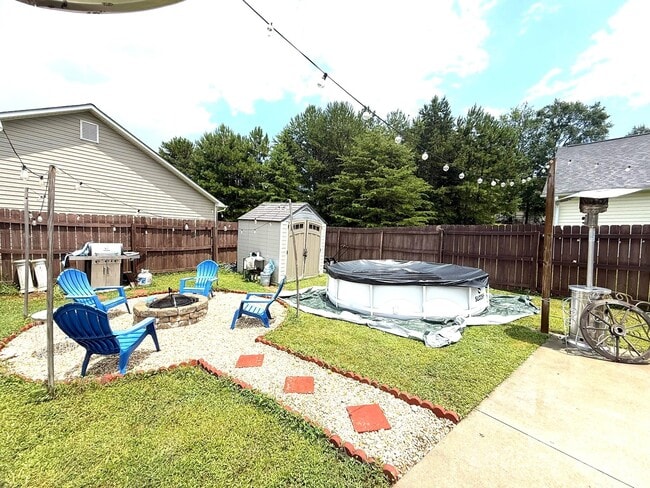 Building Photo - 856 Raindrops Rd