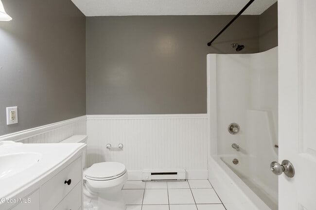 Building Photo - 40 Pheasant Ct
