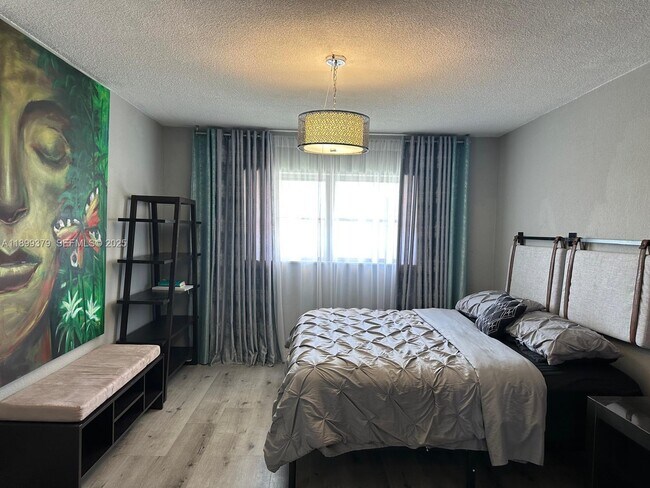 Building Photo - 20201 NE 29th Ct