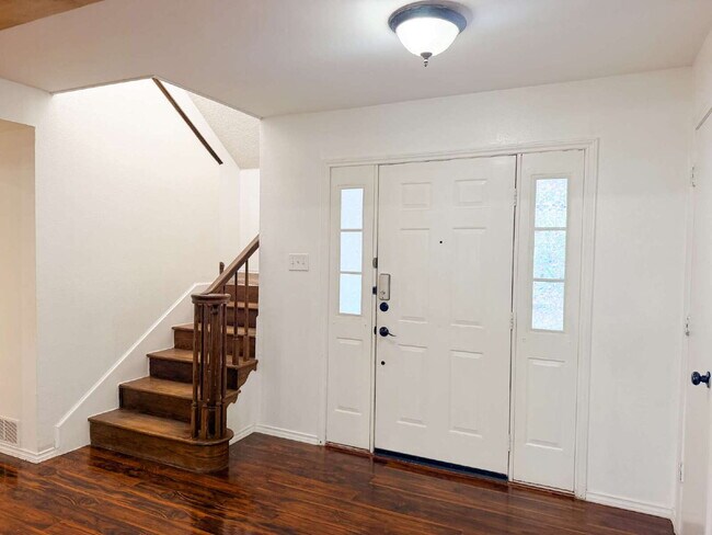 Building Photo - Beautiful 6 bed, 2 bath home in Burleson!