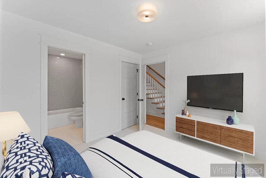 Building Photo - 2033 Maple View Ln