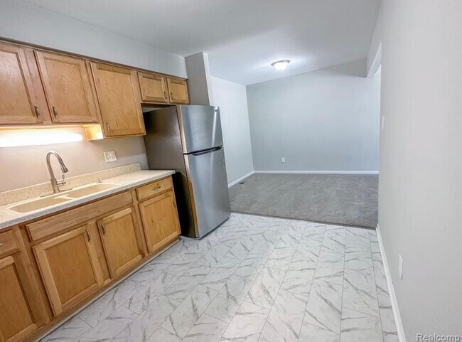 Building Photo - 41856 Langley Dr