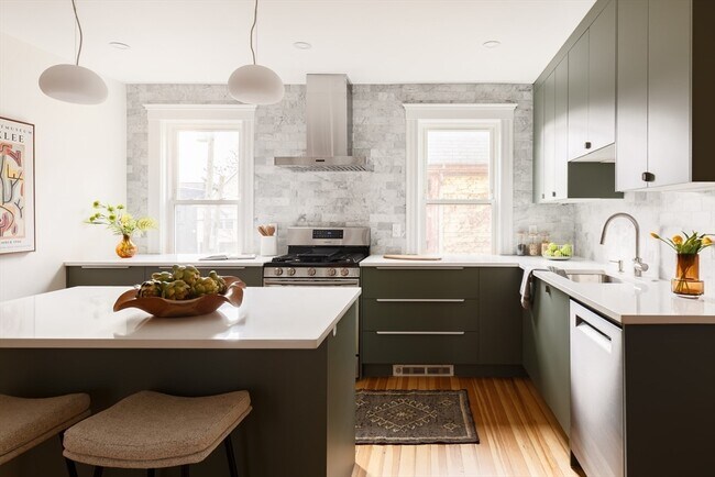 Building Photo - 250 Walden St