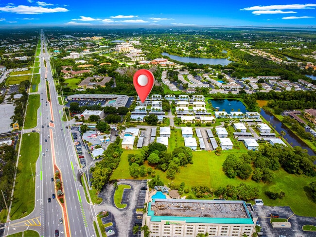 Building Photo - 197 SE Village Dr