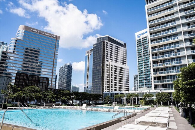 Building Photo - 495 Brickell Ave