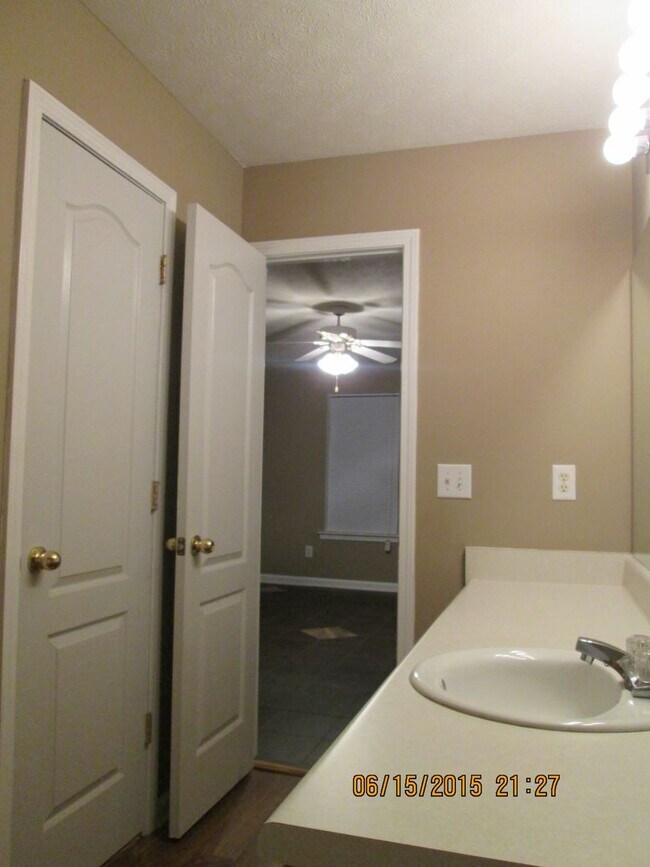 Building Photo - 6237A Dorsett Shoals