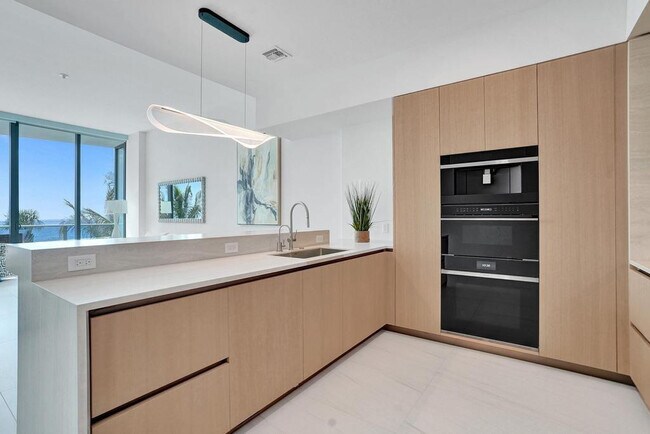 Building Photo - 900 N Ocean Blvd