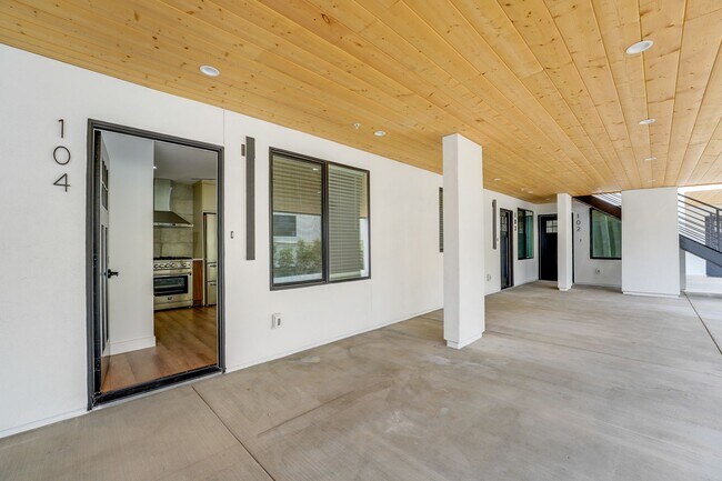 Interior Photo - Oceans 315