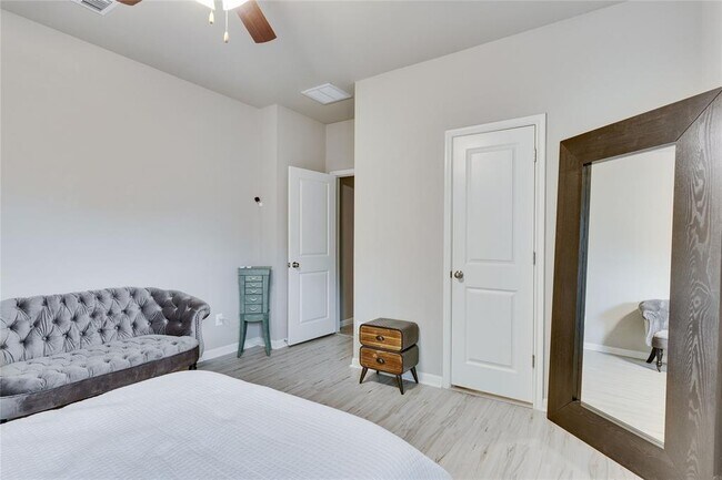 Building Photo - 106 Mossycup Dr