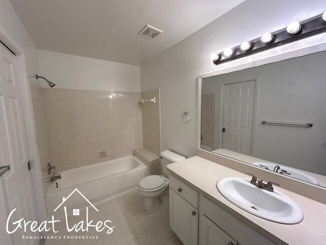 Building Photo - Lovely 3 Bedroom 1 Bathroom now available for rent