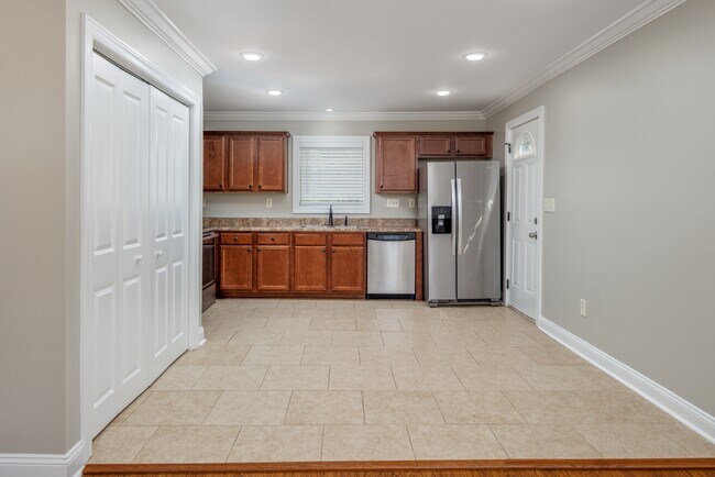 Building Photo - 709 Slaughter Rd