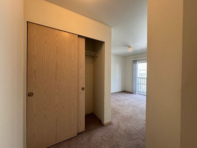 Building Photo - 2 Bed 1.5 Bath unit in Lettered Streets Neighborhood