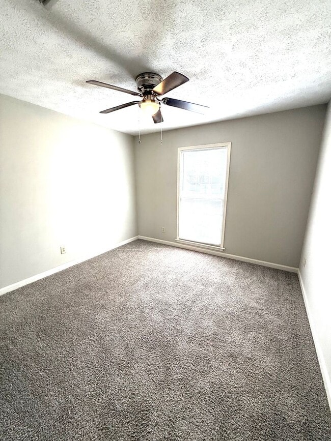 Building Photo - ** 3 bed 2 bath located off Vaughn Road ** Call 334-366-9198 to schedule a self tour