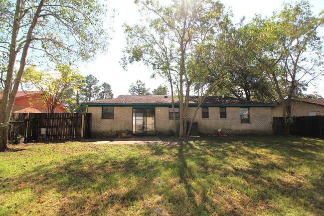 Building Photo - West Pensacola Rental with 3 Bedrooms, Privacy-Fenced Yard, Indoor Laundry Room & Easy Access to ...