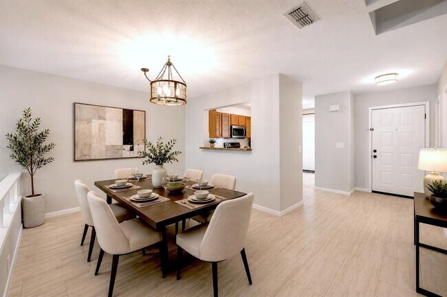 Building Photo - 641 Maple Oak Cir