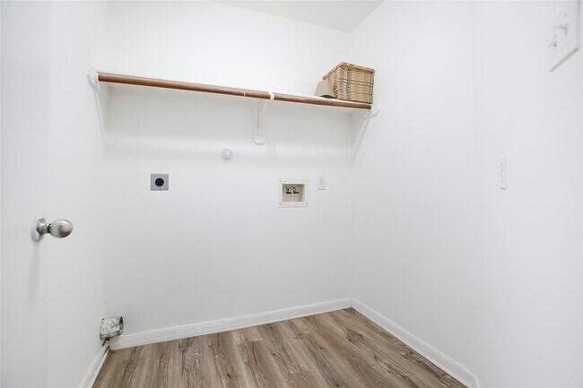 Building Photo - 9823 Cassowary Dr
