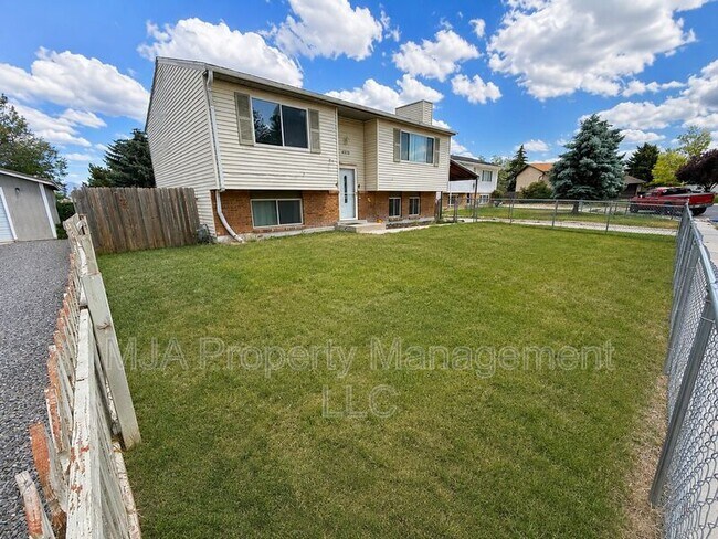 Building Photo - 6375 Fuchsia Dr