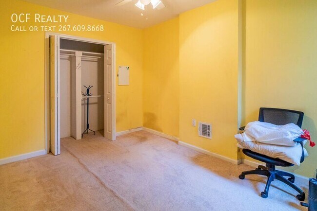 Building Photo - 3640 Calumet St