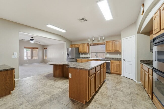 Building Photo - Maricopa Gem! 2,130 SF, Large Kitchen, AZ Room + Golf Course Living