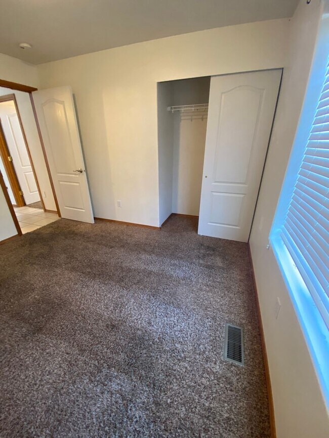 Building Photo - April Rent Free - House with Triple Car Garage