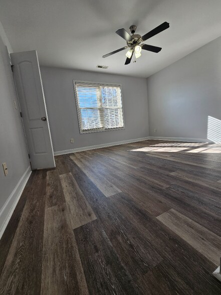 Building Photo - 527 Walter St