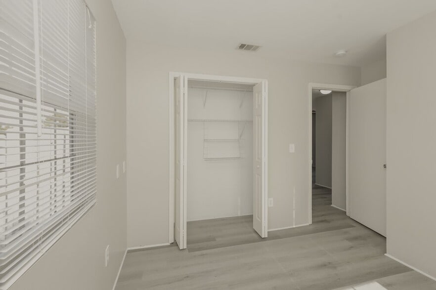 Building Photo - 5407 3rd St W
