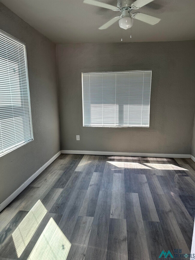 Building Photo - 1009 S Lea Ave