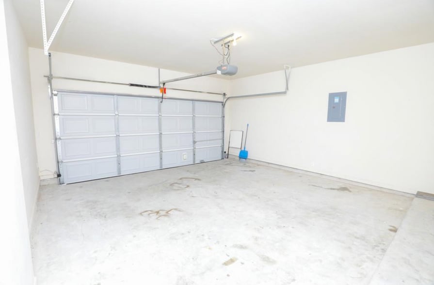 Building Photo - 12827 Pecan Shores Dr