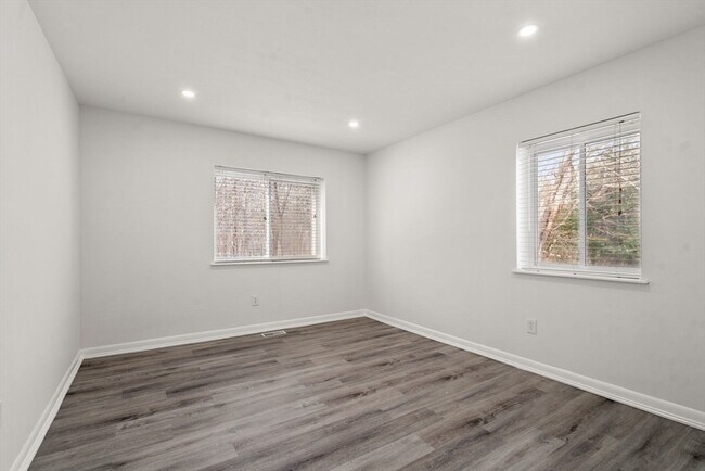 Building Photo - 12 Bayberry Dr