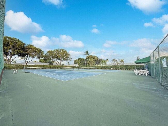 Building Photo - 1630 NW 18th Ave