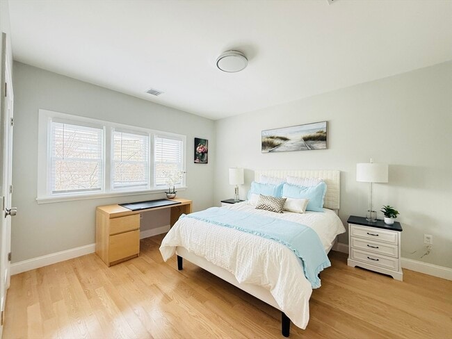 Building Photo - 4 Baldwin St