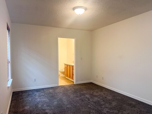 Building Photo - 3BD/2BA HOME W/GARAGE IN LEBANON