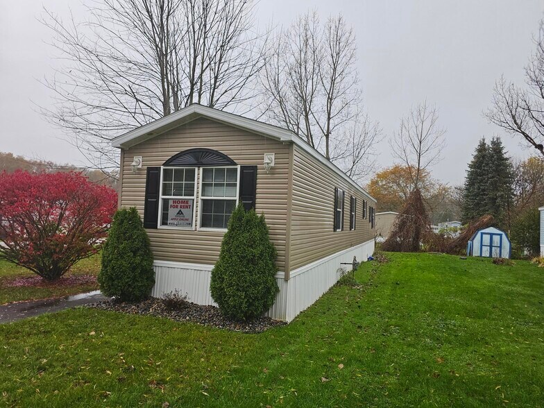 Building Photo - 10 Daisy Ln