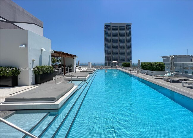 Building Photo - 1010 Brickell Ave